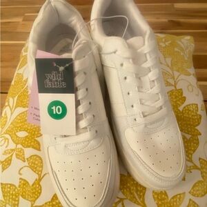 Wild Fable White Low-Top Lace-Up Sneakers